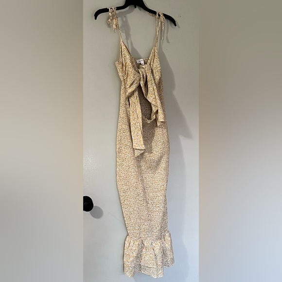 Yellow, floral maternity dress from pink blush can be worn as normal dress. - Picture 3 of 3